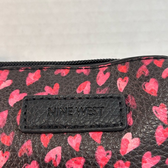 Nine West hearts wristlet Valentines day Galentines day zip close 9x6 inch - Picture 2 of 7